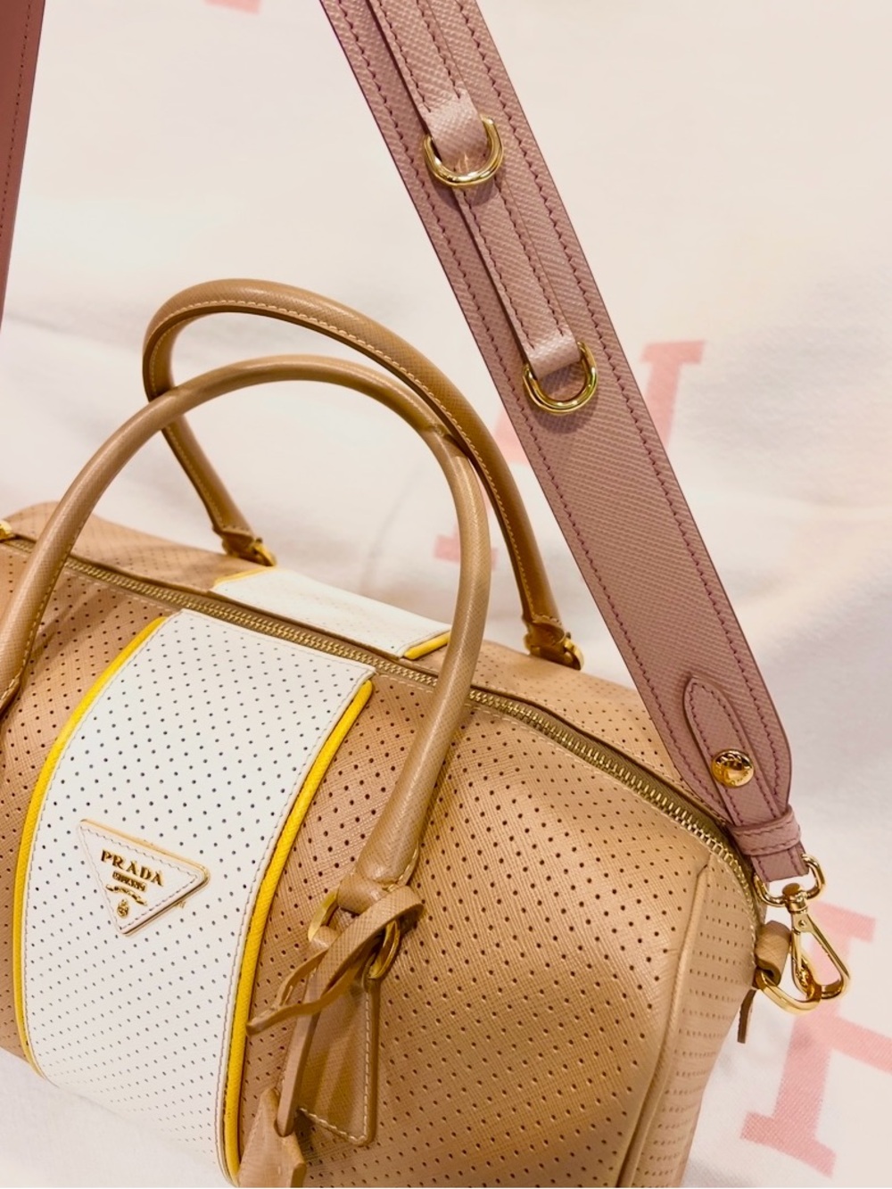 PRADA⭐️Vitello Daino Tan and White Perforated Leather Large Prada Barrel Hobo!⭐️ - Picture 12 of 16